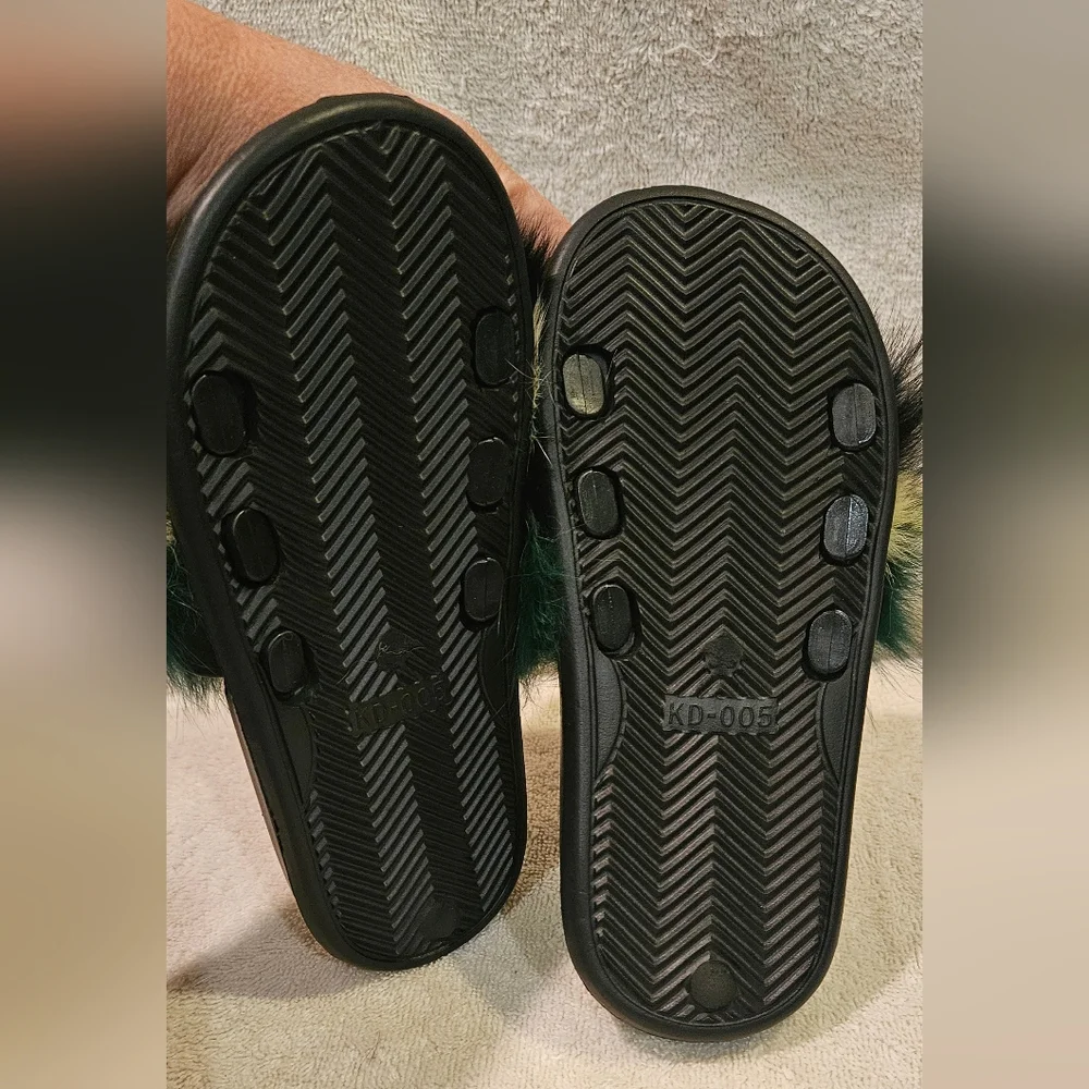 FURRY SLIPPERS